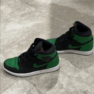 Jordan 1s pine green 2.0